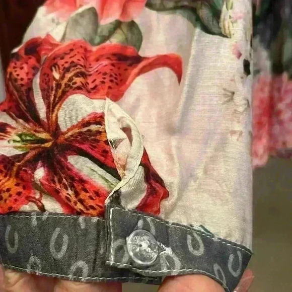 Cienna  Floral Silk Top button down blouse - Picture 8 of 9